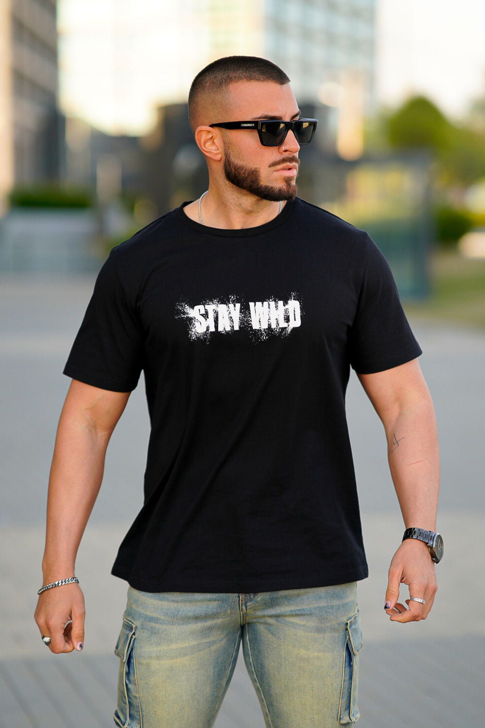 Gingtto Sleek and Simple: Men's Black Round Neck T-Shirt