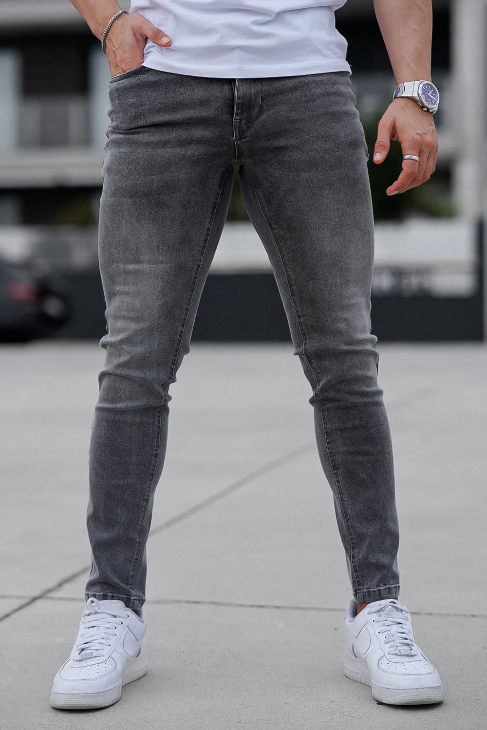 Compre 2 jeans ajustados lavados en gris oscuro para hombre con envío gratis