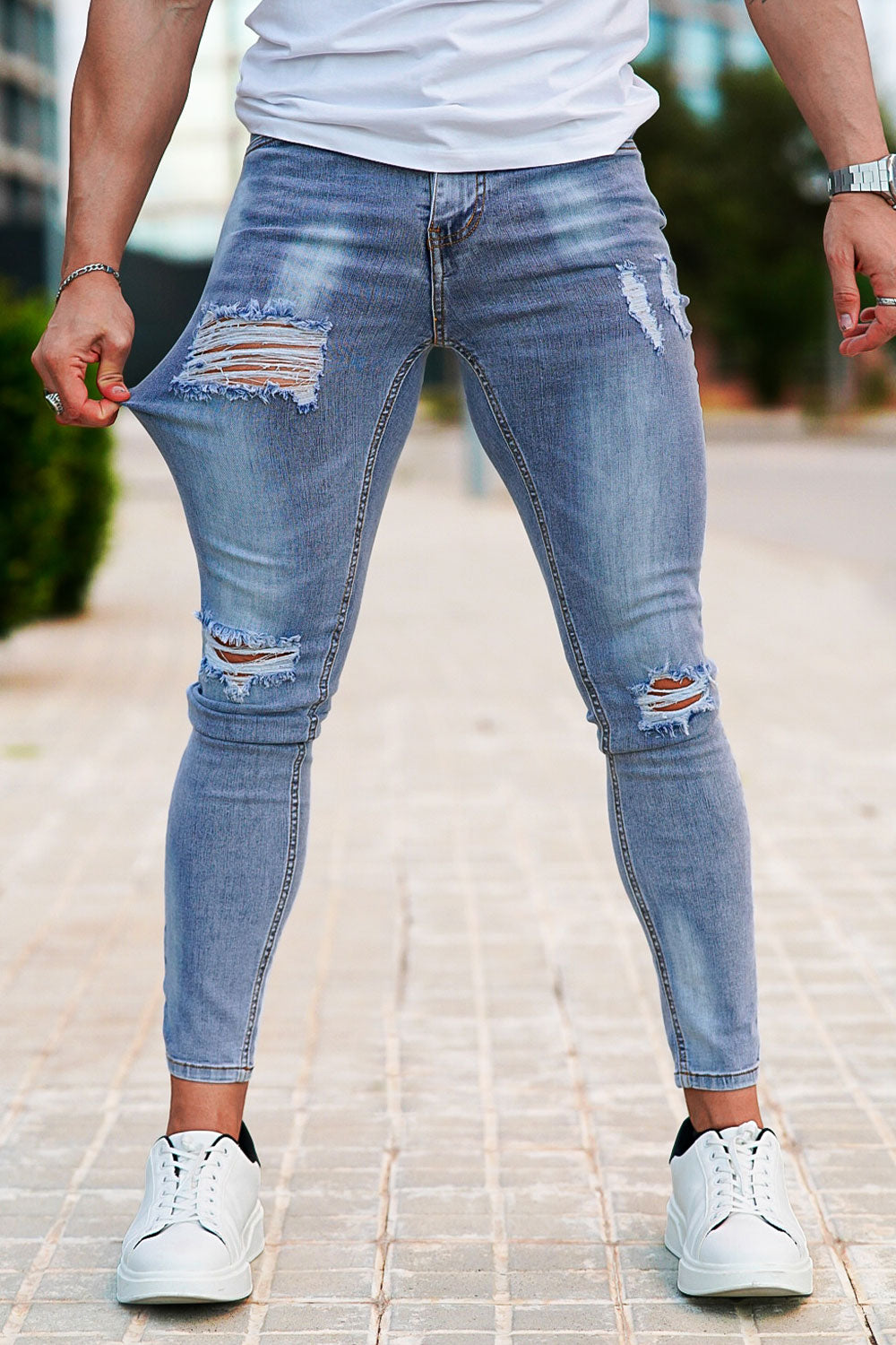 Relaxed Skinny Jeans - Light Blue