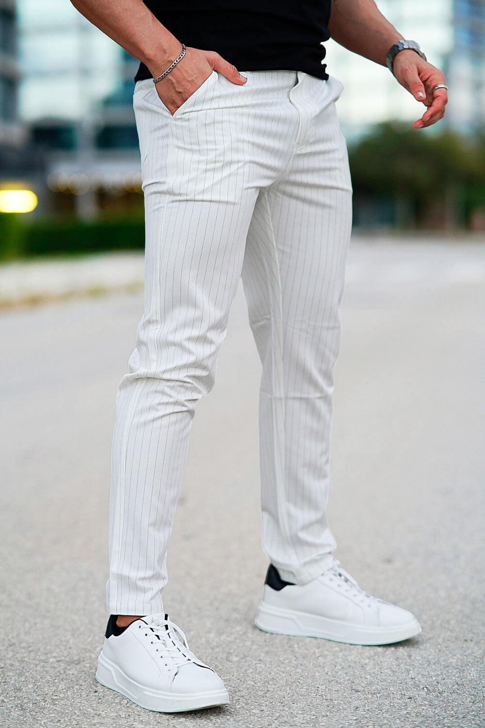 Compre 2 pantalones chinos relajados con envío gratis - Blanco y rayas