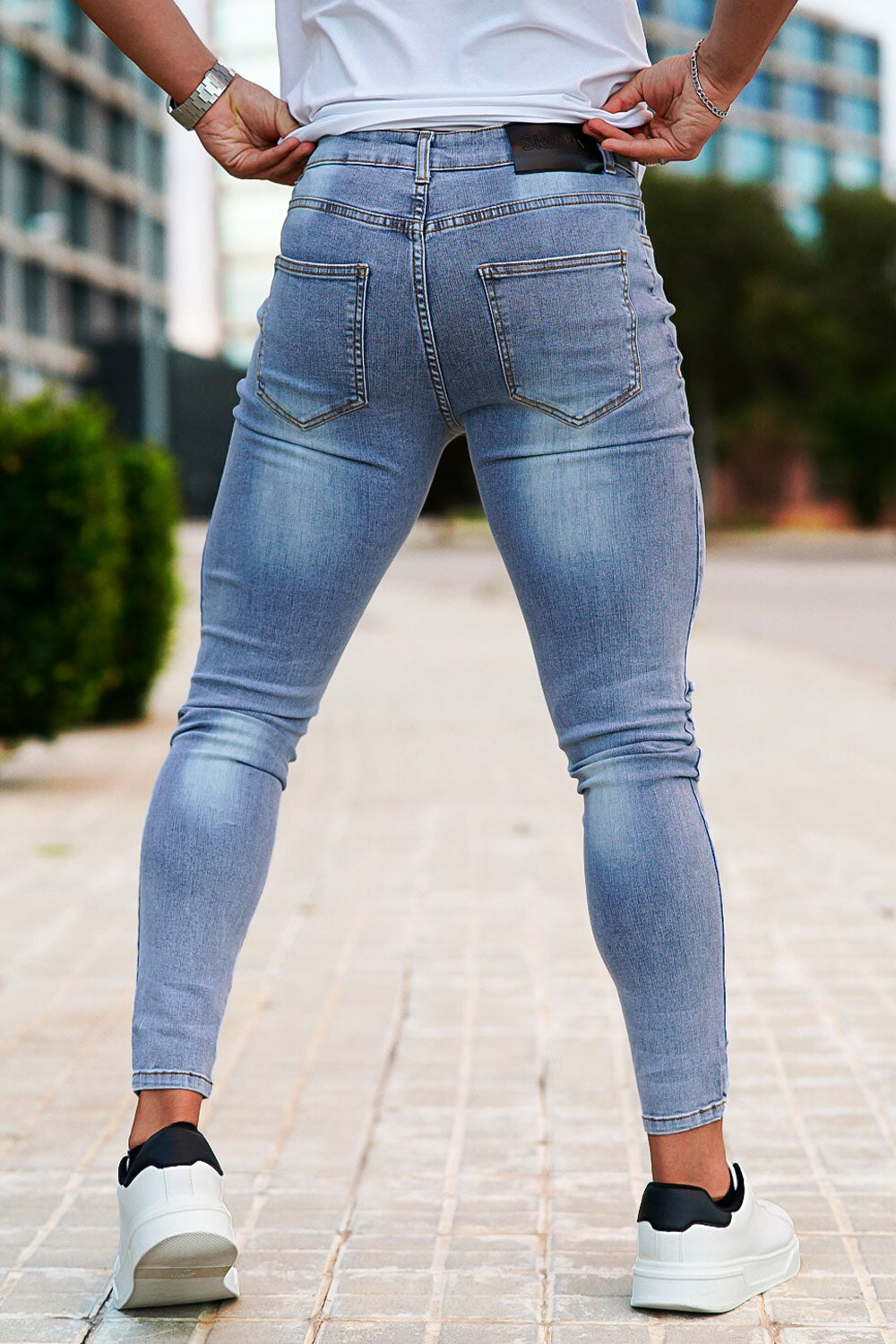 Relaxed Skinny Jeans - Light Blue