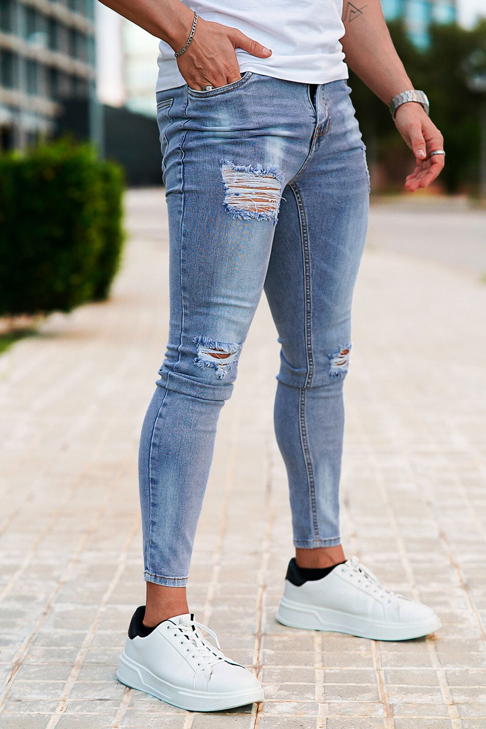 Relaxed Skinny Jeans - Light Blue