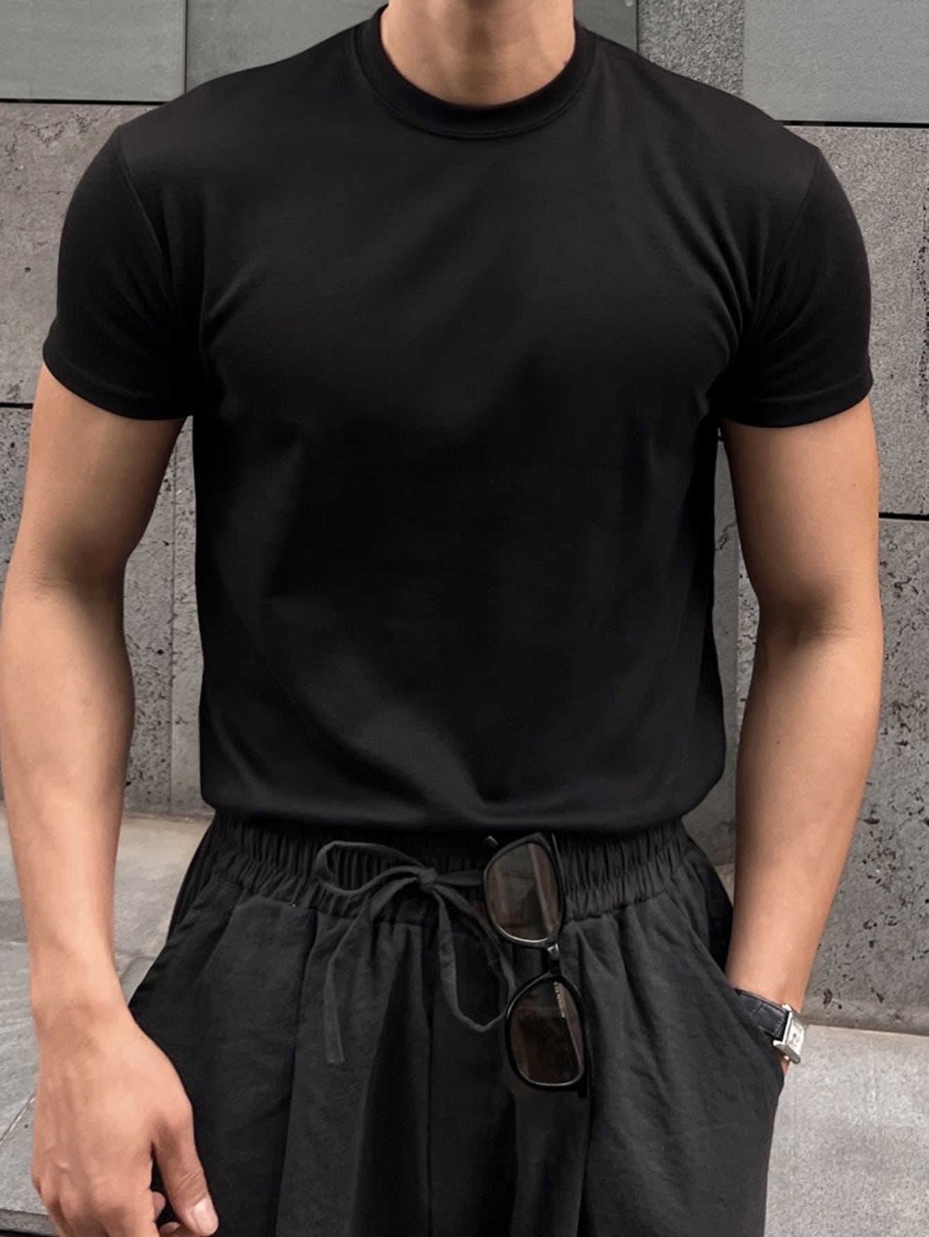 Men Solid Round Neck Tee